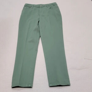 Lori Goldstein green cropped pants. Size 6